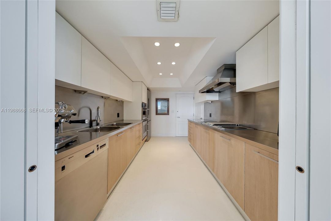 For Sale: $1,895,000 (2 beds, 2 baths, 1320 Square Feet)