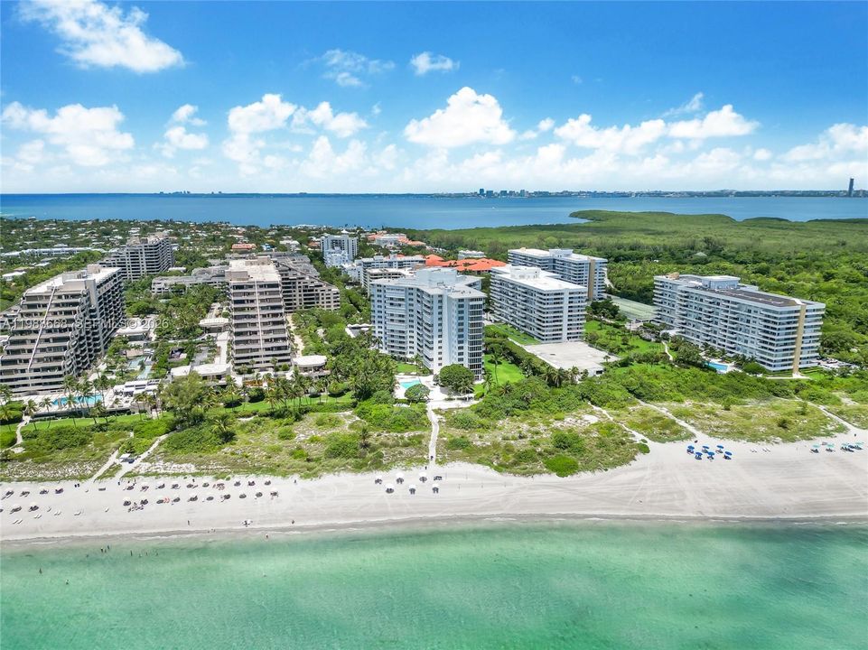 For Sale: $1,895,000 (2 beds, 2 baths, 1320 Square Feet)