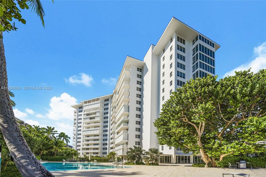 For Sale: $1,895,000 (2 beds, 2 baths, 1320 Square Feet)