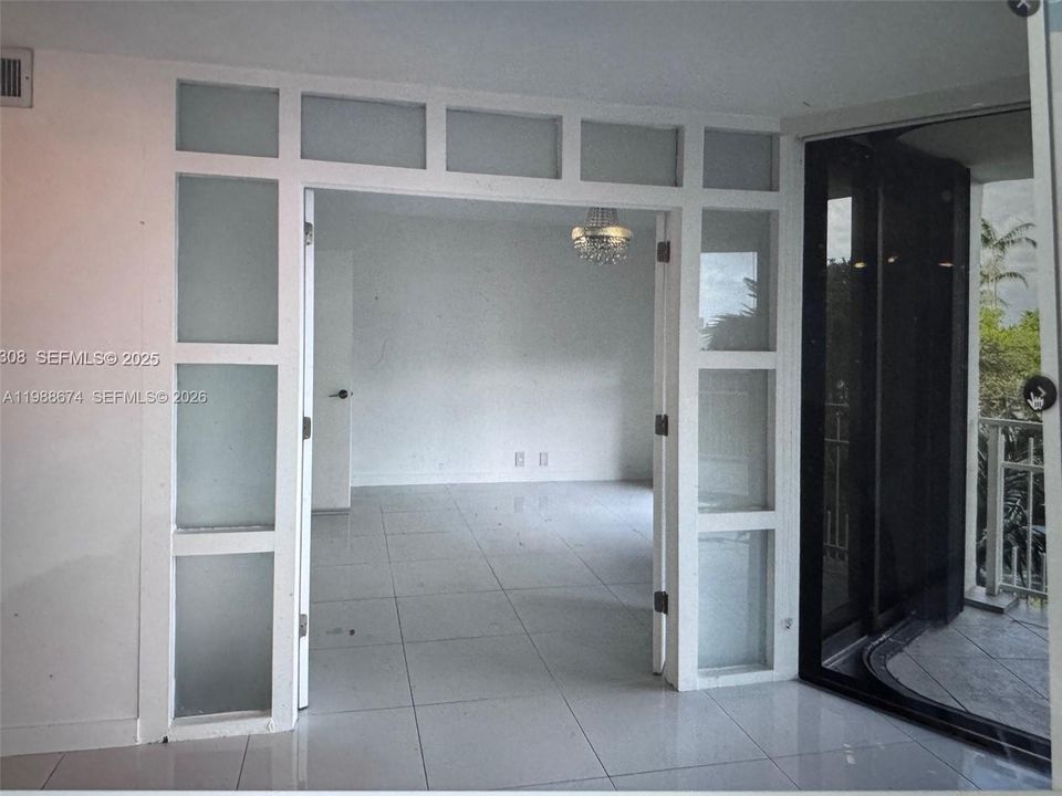For Sale: $300,000 (2 beds, 2 baths, 1268 Square Feet)