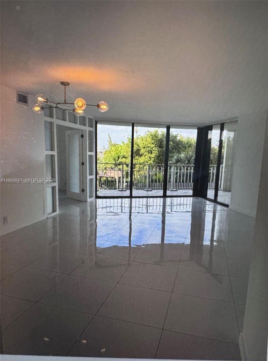 For Sale: $300,000 (2 beds, 2 baths, 1268 Square Feet)
