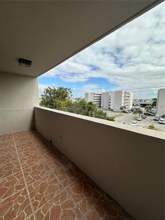 For Sale: $290,000 (2 beds, 2 baths, 1025 Square Feet)