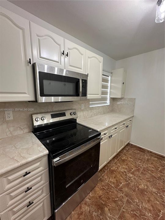 For Sale: $290,000 (2 beds, 2 baths, 1025 Square Feet)
