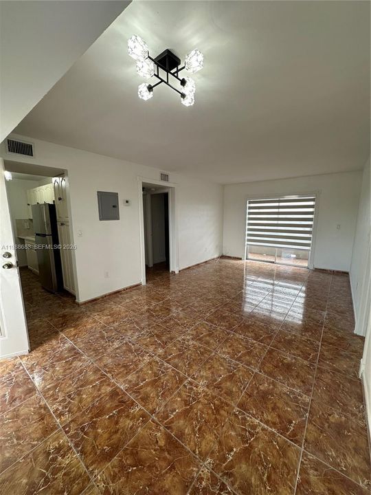 For Sale: $290,000 (2 beds, 2 baths, 1025 Square Feet)