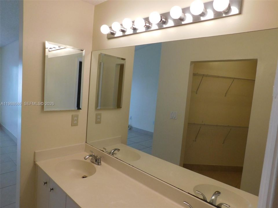 Recientemente alquilado: $2,950 (3 camas, 2 baños, 1452 Pies cuadrados)