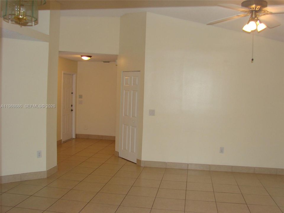 Recientemente alquilado: $2,950 (3 camas, 2 baños, 1452 Pies cuadrados)