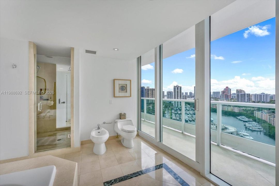 For Rent: $25,000 (3 beds, 4 baths, 2890 Square Feet)