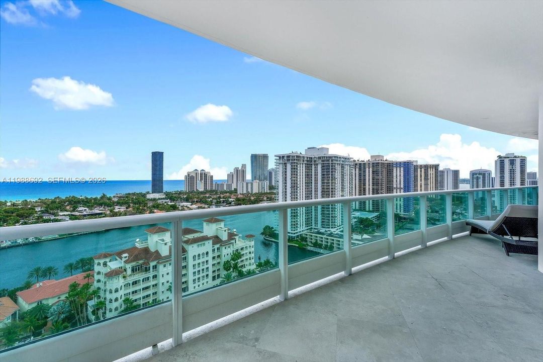 For Rent: $25,000 (3 beds, 4 baths, 2890 Square Feet)