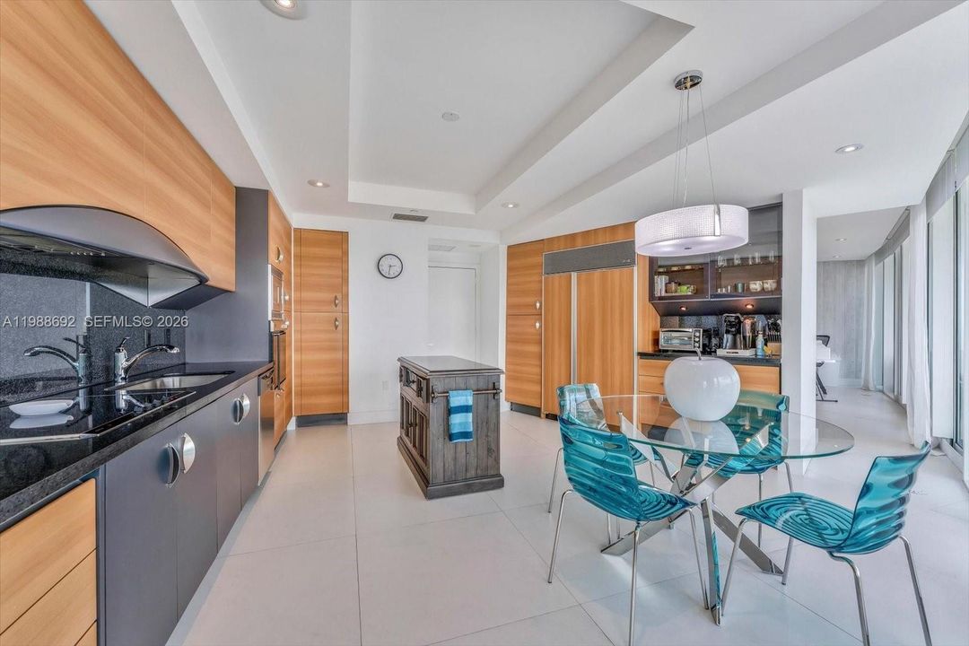 For Rent: $25,000 (3 beds, 4 baths, 2890 Square Feet)