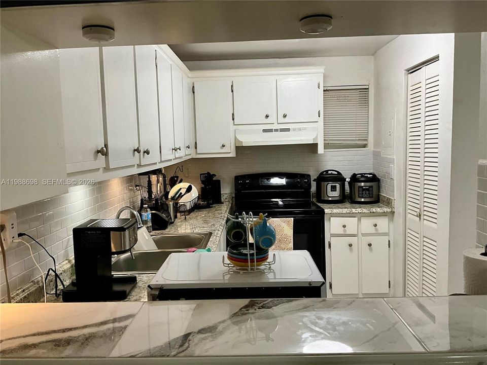 На продажу: $235,000 (2 спален, 1 ванн, 998 Квадратных фут)