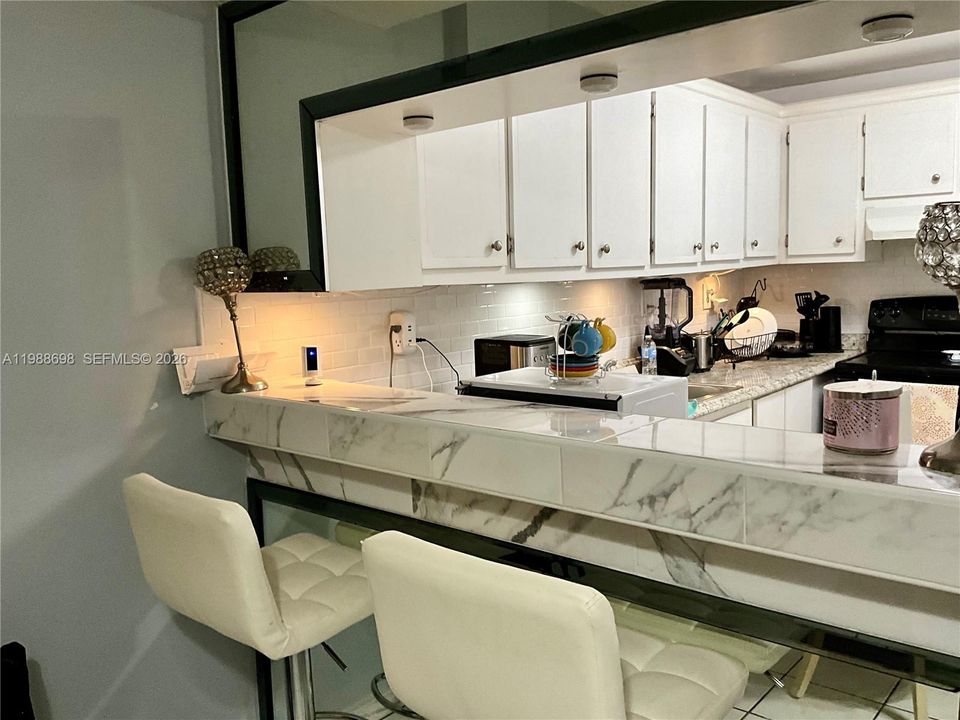 На продажу: $235,000 (2 спален, 1 ванн, 998 Квадратных фут)