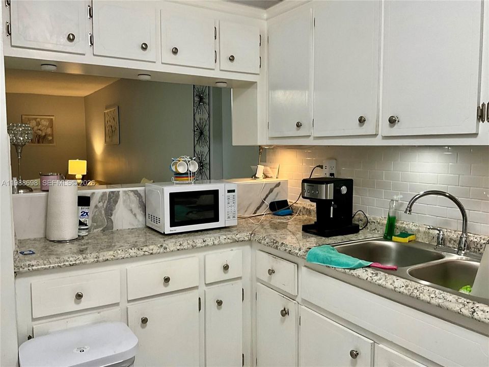 На продажу: $235,000 (2 спален, 1 ванн, 998 Квадратных фут)