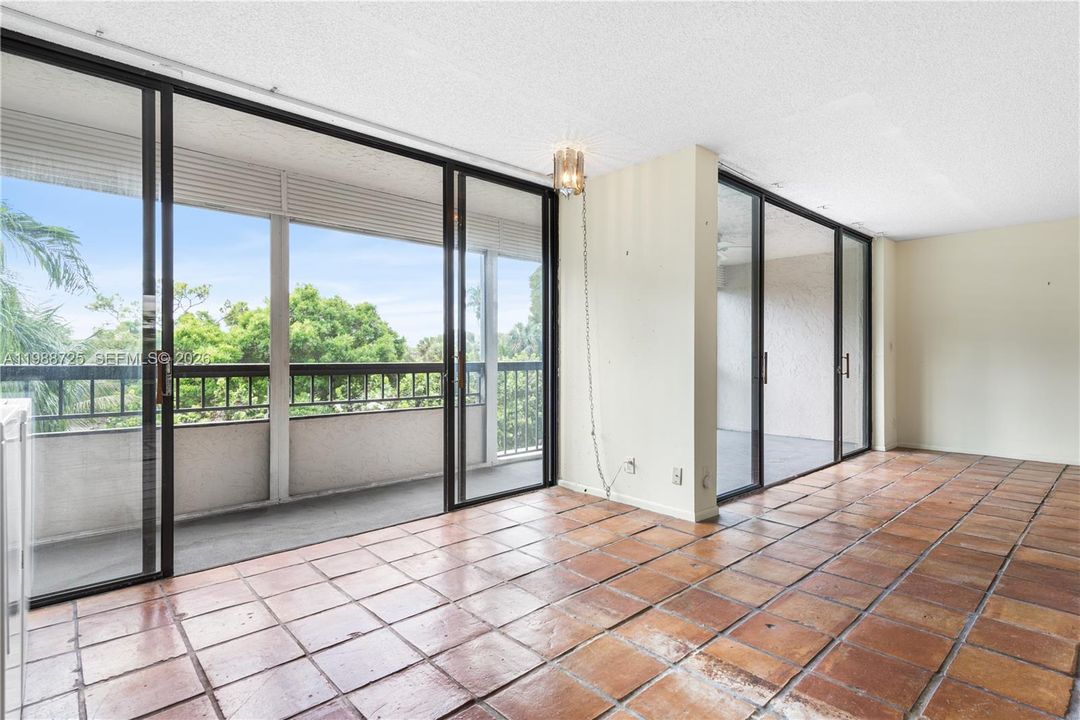 Active With Contract: $209,990 (3 beds, 2 baths, 1582 Square Feet)