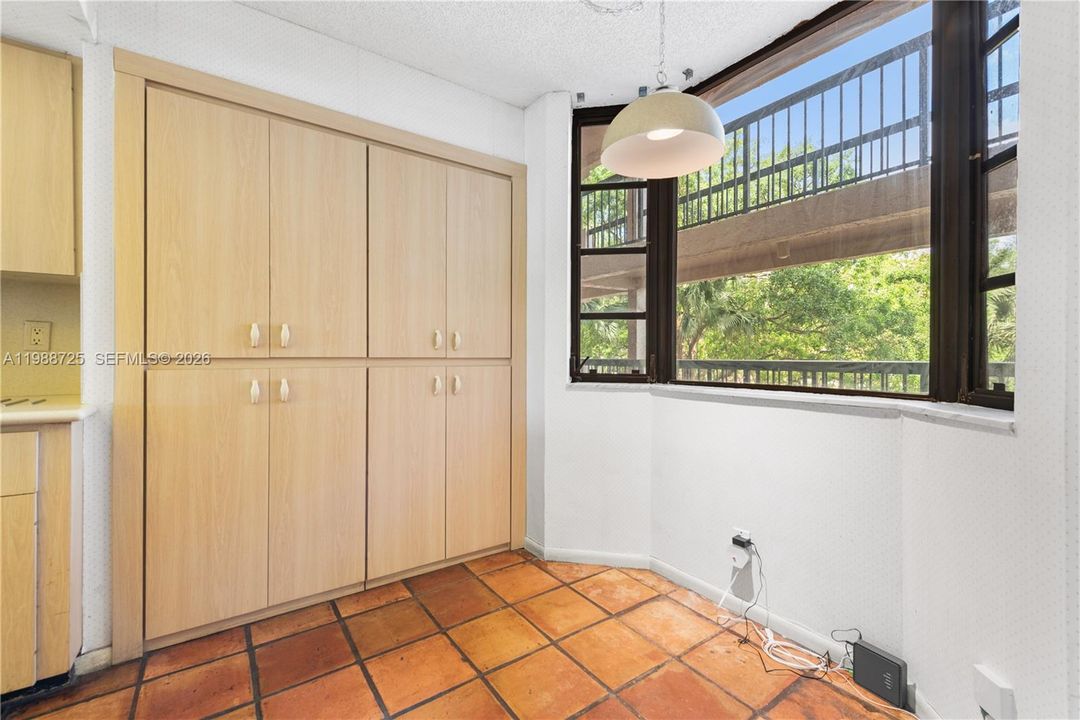 Active With Contract: $209,990 (3 beds, 2 baths, 1582 Square Feet)