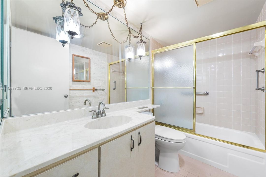 Active With Contract: $209,990 (3 beds, 2 baths, 1582 Square Feet)