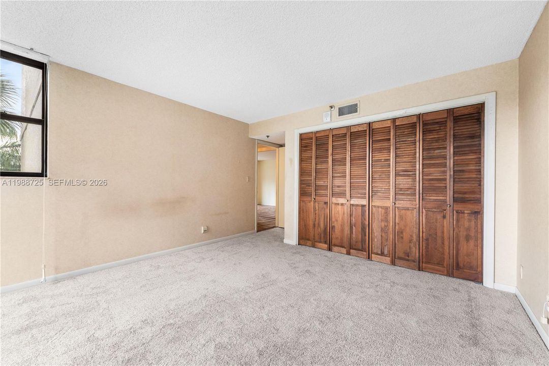 Active With Contract: $209,990 (3 beds, 2 baths, 1582 Square Feet)