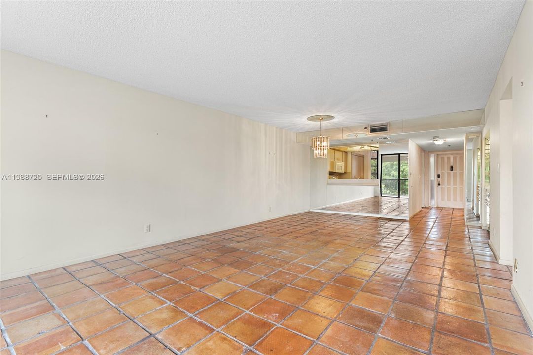 Active With Contract: $209,990 (3 beds, 2 baths, 1582 Square Feet)