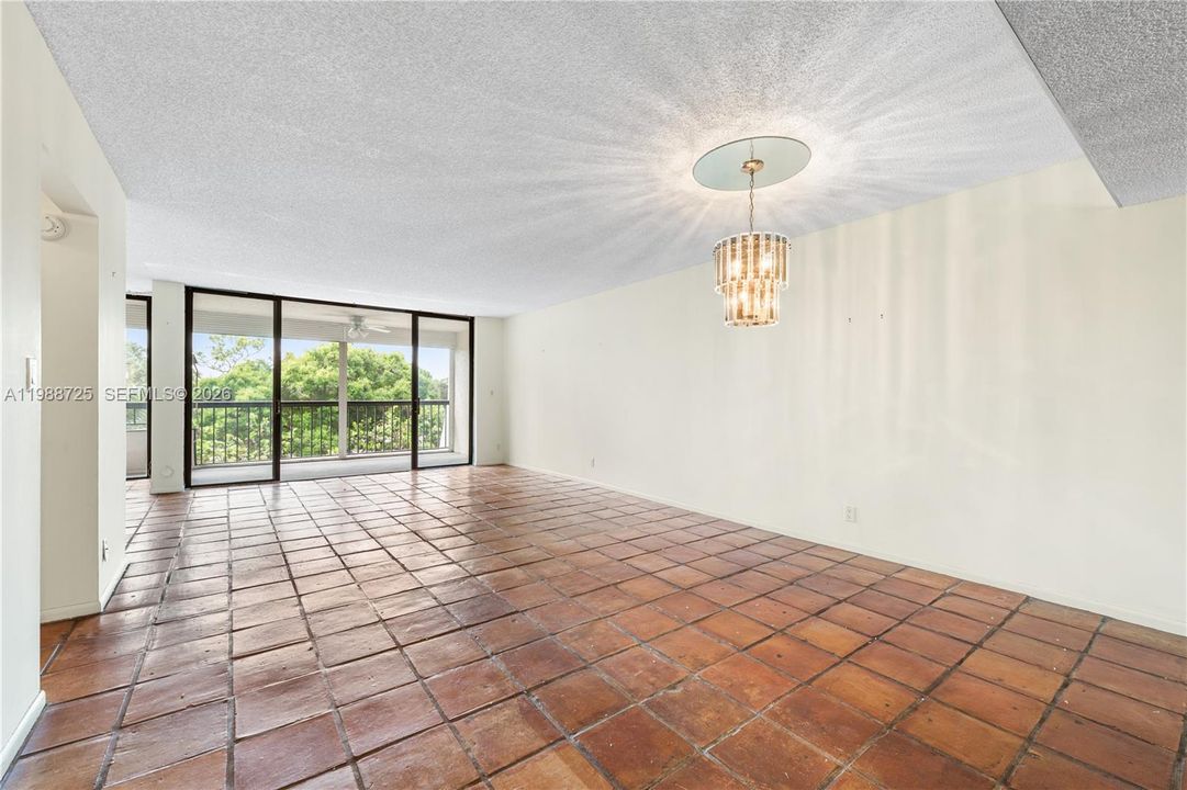 Active With Contract: $209,990 (3 beds, 2 baths, 1582 Square Feet)