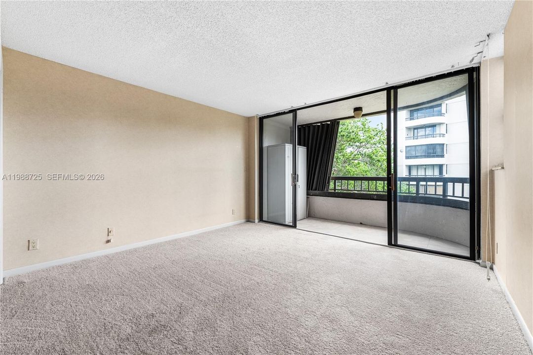 Active With Contract: $209,990 (3 beds, 2 baths, 1582 Square Feet)