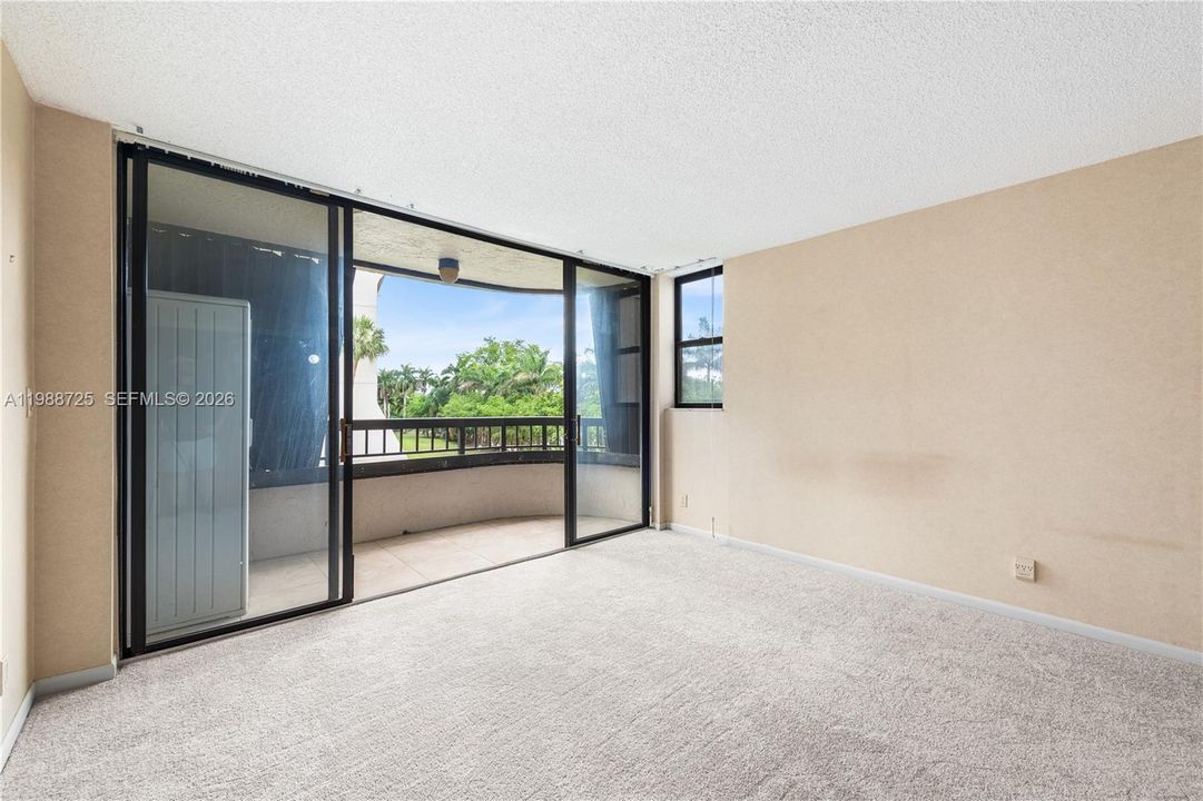 Active With Contract: $209,990 (3 beds, 2 baths, 1582 Square Feet)