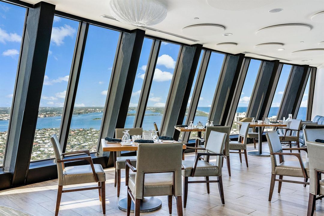 Marquis Owners Lounge/Restuarant