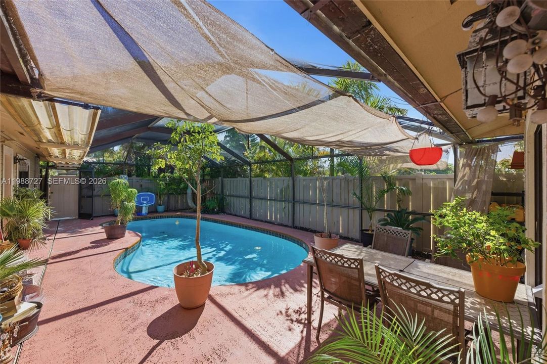 Vendido Recientemente: $354,888 (3 camas, 2 baños, 1276 Pies cuadrados)