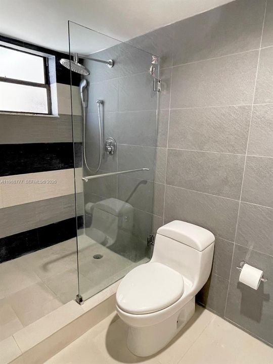Active With Contract: $5,300 (2 beds, 2 baths, 1450 Square Feet)