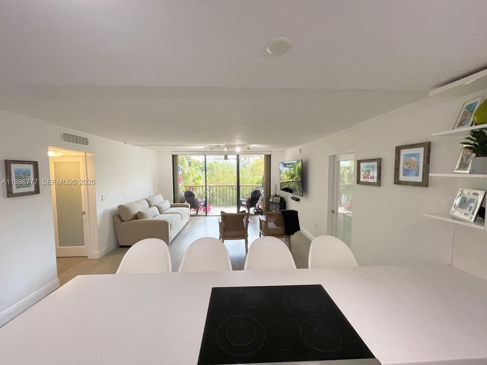Active With Contract: $5,300 (2 beds, 2 baths, 1450 Square Feet)