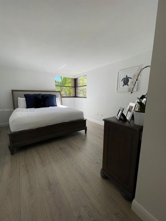 Active With Contract: $5,300 (2 beds, 2 baths, 1450 Square Feet)