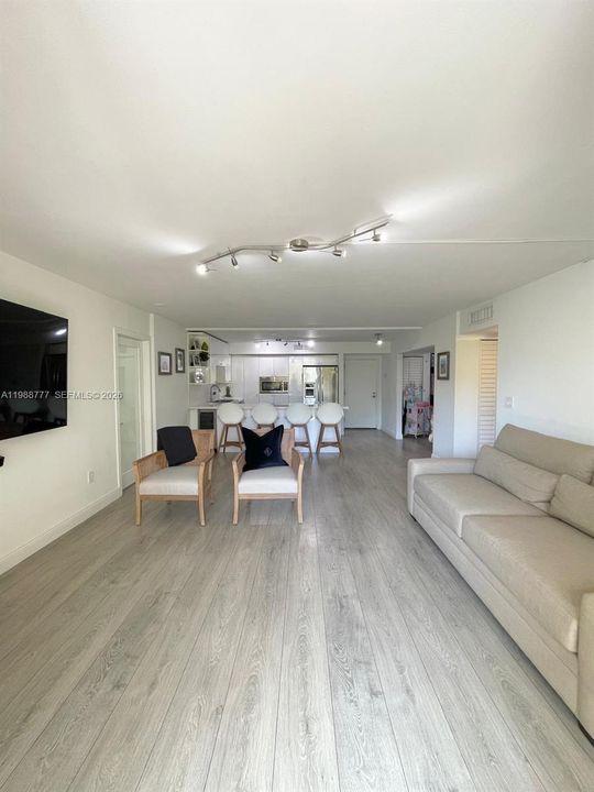 Active With Contract: $5,300 (2 beds, 2 baths, 1450 Square Feet)