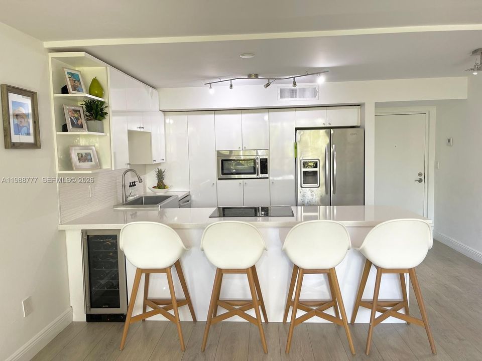 Active With Contract: $5,300 (2 beds, 2 baths, 1450 Square Feet)