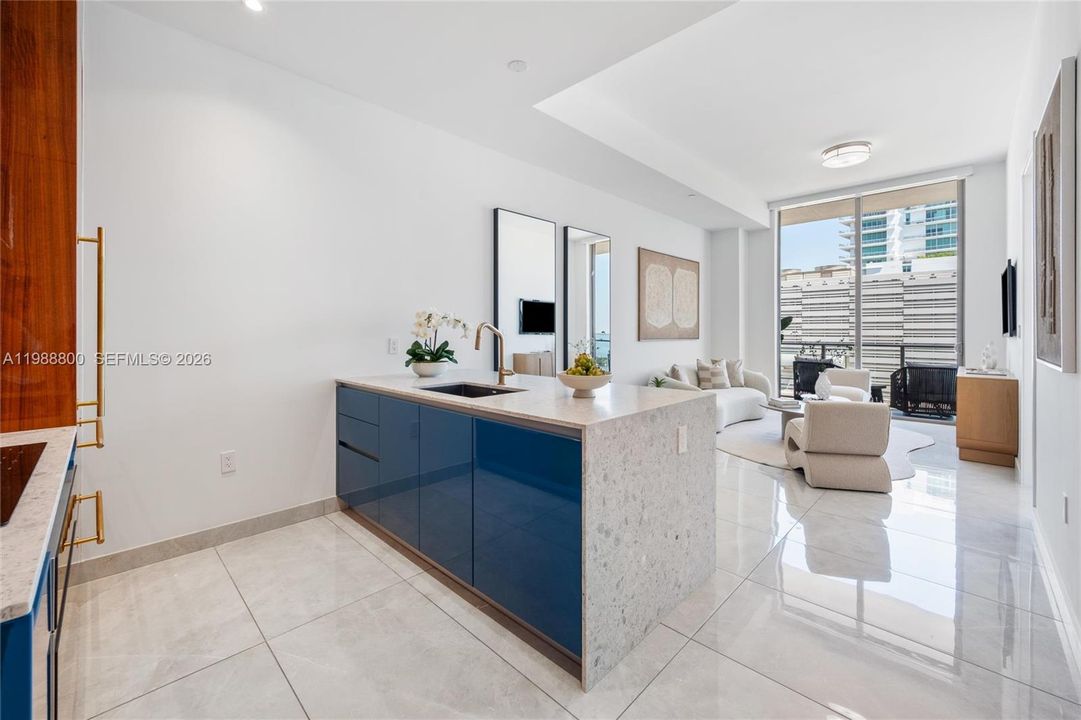 For Sale: $1,199,000 (1 beds, 1 baths, 660 Square Feet)