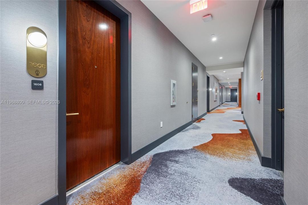 For Sale: $1,199,000 (1 beds, 1 baths, 660 Square Feet)