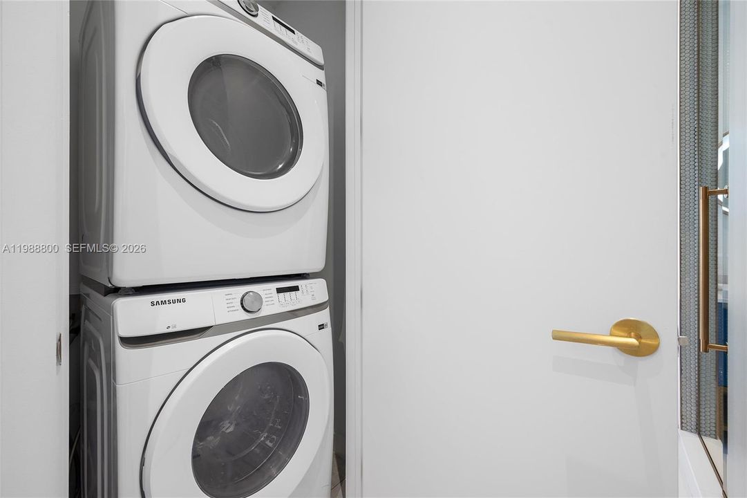 For Sale: $1,199,000 (1 beds, 1 baths, 660 Square Feet)