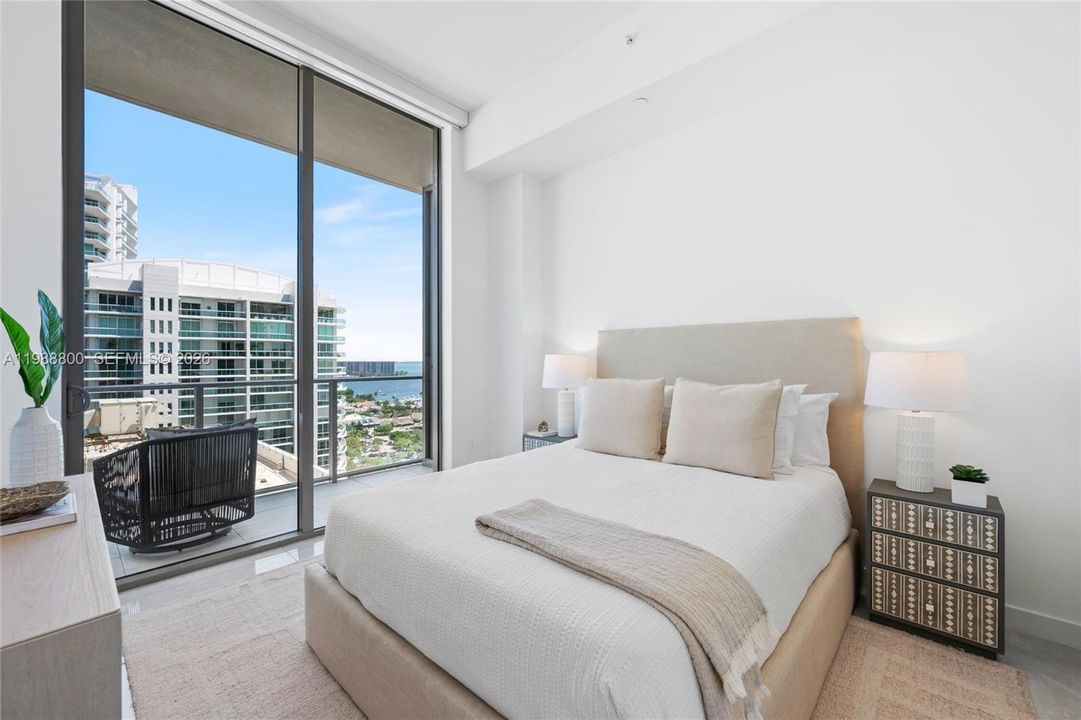 For Sale: $1,199,000 (1 beds, 1 baths, 660 Square Feet)