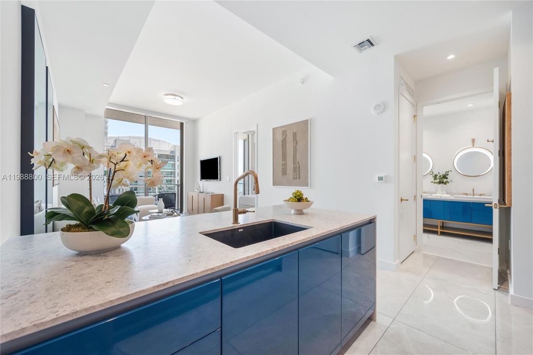 For Sale: $1,199,000 (1 beds, 1 baths, 660 Square Feet)