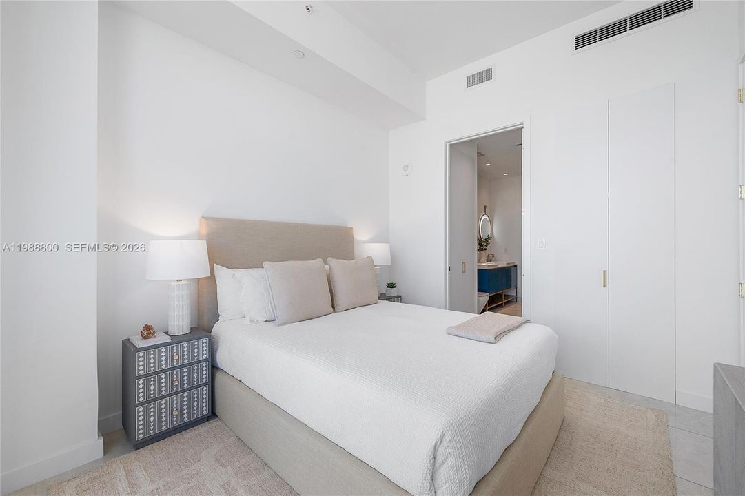 For Sale: $1,199,000 (1 beds, 1 baths, 660 Square Feet)