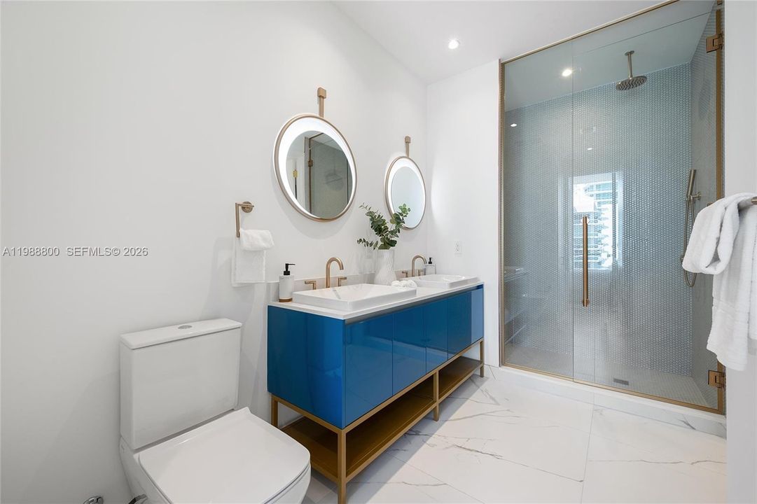For Sale: $1,199,000 (1 beds, 1 baths, 660 Square Feet)
