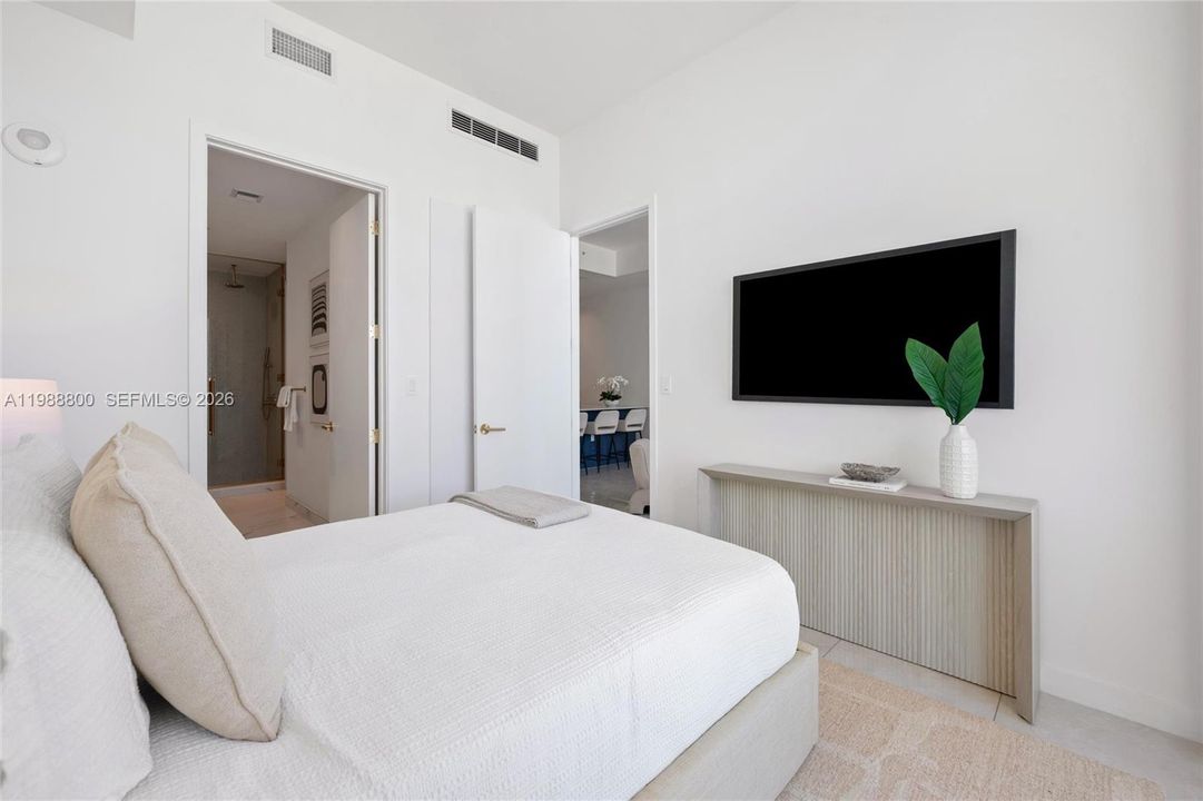 For Sale: $1,199,000 (1 beds, 1 baths, 660 Square Feet)