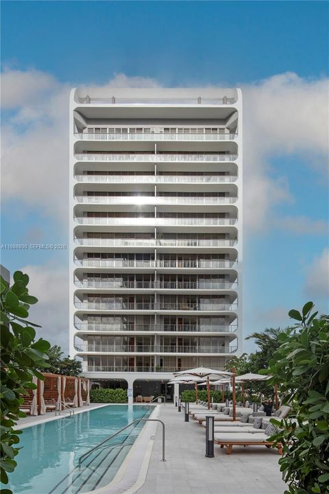 For Sale: $1,199,000 (1 beds, 1 baths, 660 Square Feet)