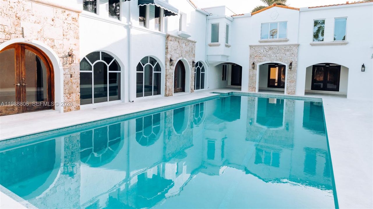 En Venta: $11,800,000 (7 camas, 10 baños, 10706 Pies cuadrados)