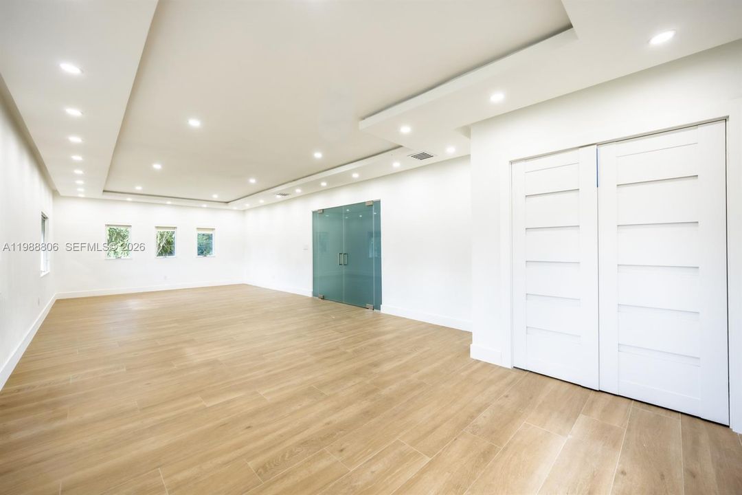 En Venta: $11,800,000 (7 camas, 10 baños, 10706 Pies cuadrados)