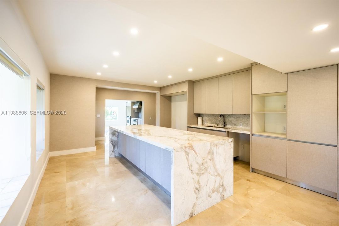 En Venta: $11,800,000 (7 camas, 10 baños, 10706 Pies cuadrados)