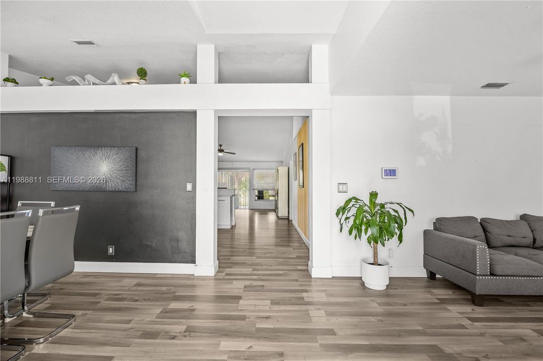 En Venta: $480,000 (4 camas, 2 baños, 2090 Pies cuadrados)