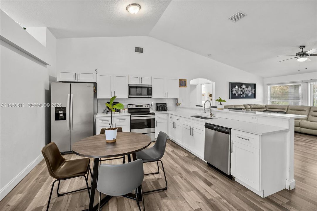 En Venta: $480,000 (4 camas, 2 baños, 2090 Pies cuadrados)