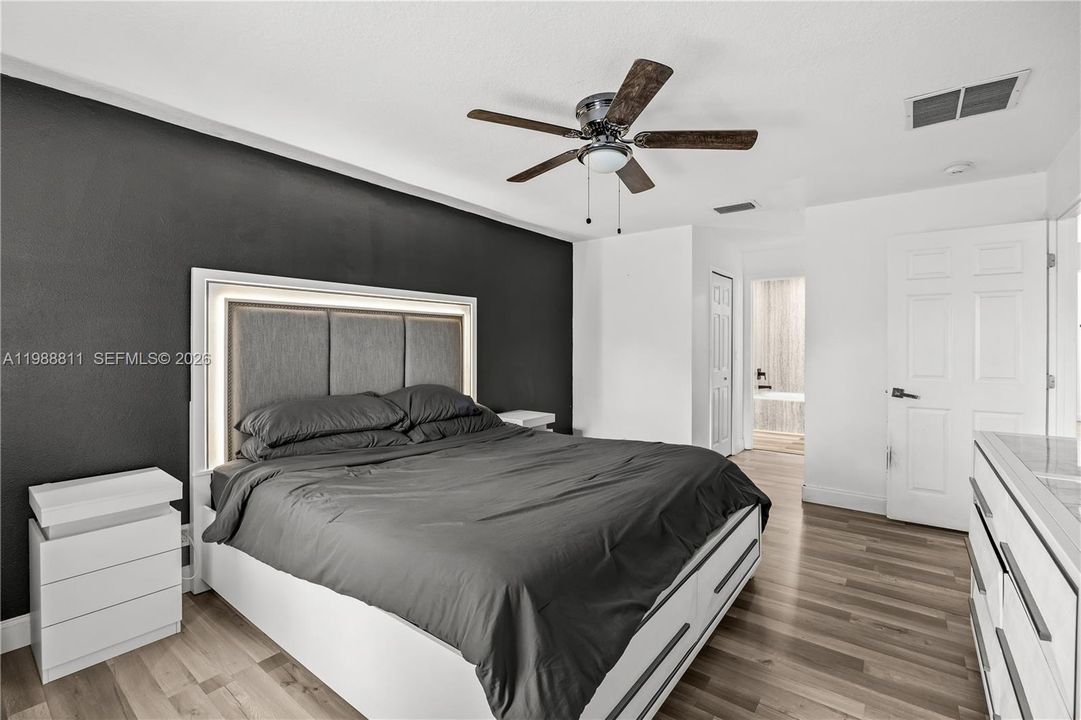 En Venta: $480,000 (4 camas, 2 baños, 2090 Pies cuadrados)