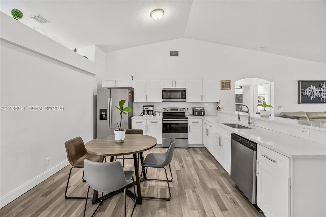 En Venta: $480,000 (4 camas, 2 baños, 2090 Pies cuadrados)