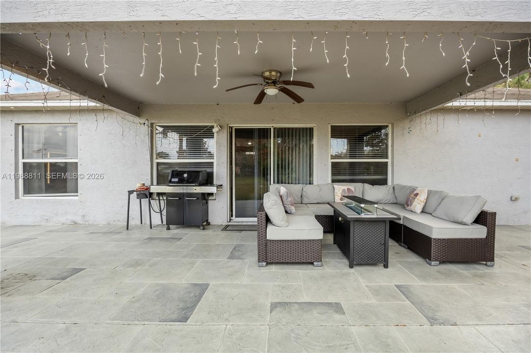 En Venta: $480,000 (4 camas, 2 baños, 2090 Pies cuadrados)
