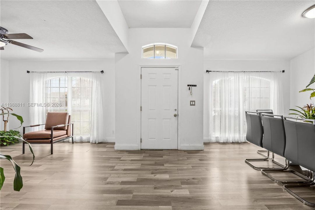 En Venta: $480,000 (4 camas, 2 baños, 2090 Pies cuadrados)