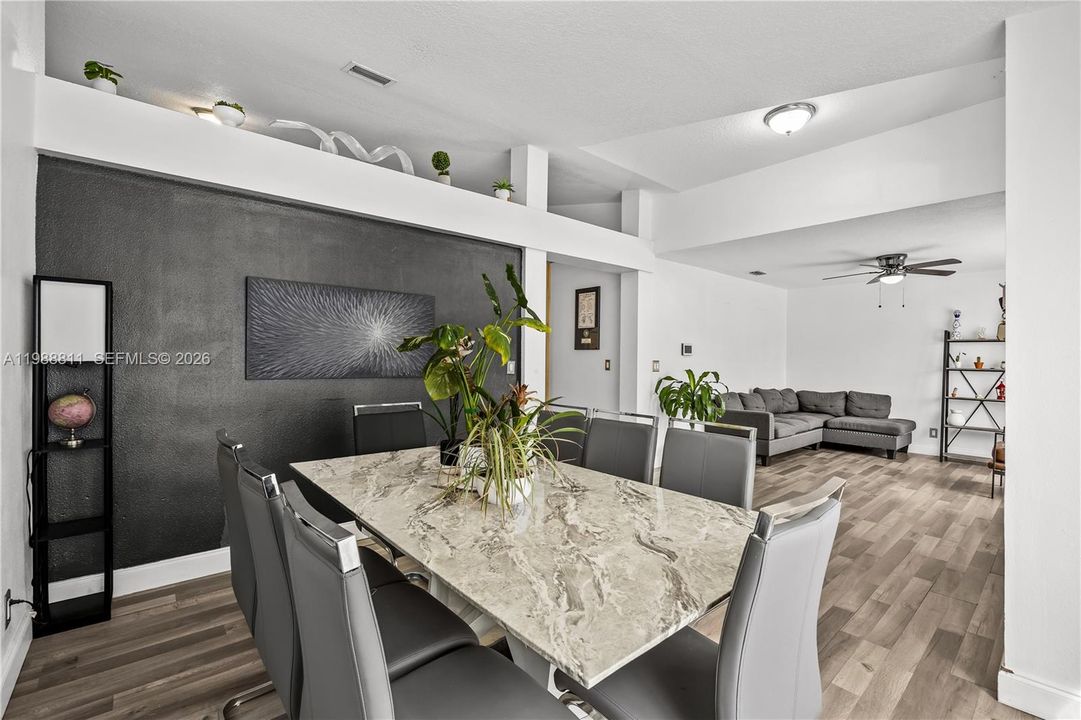 En Venta: $480,000 (4 camas, 2 baños, 2090 Pies cuadrados)